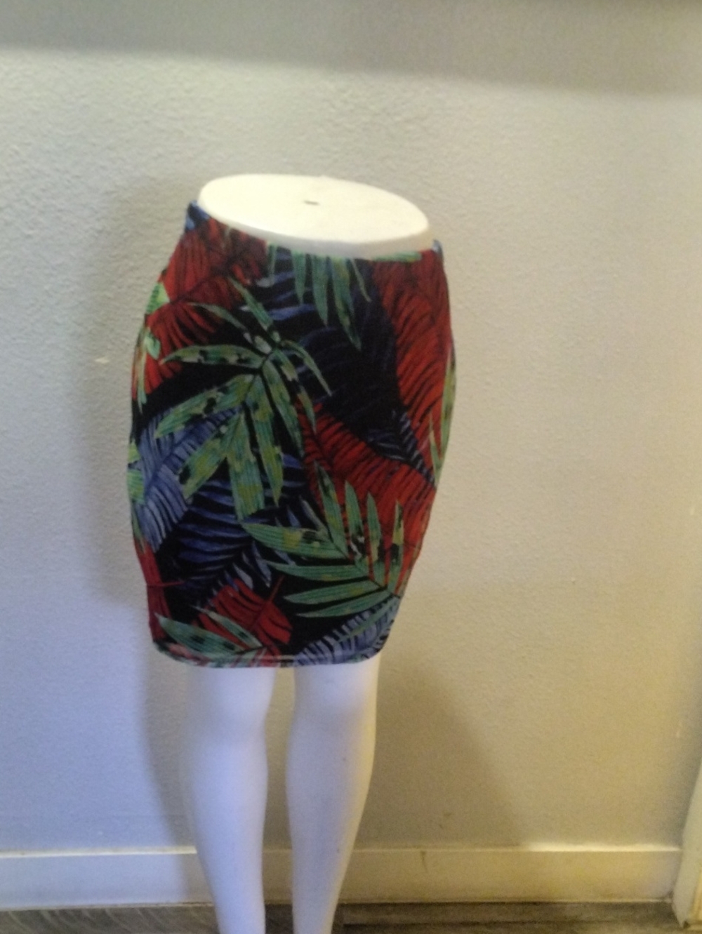Sky PlusTropical Leaf Print Pencil Skirt - Red & Green